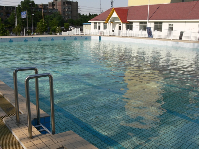 游泳池噴泉